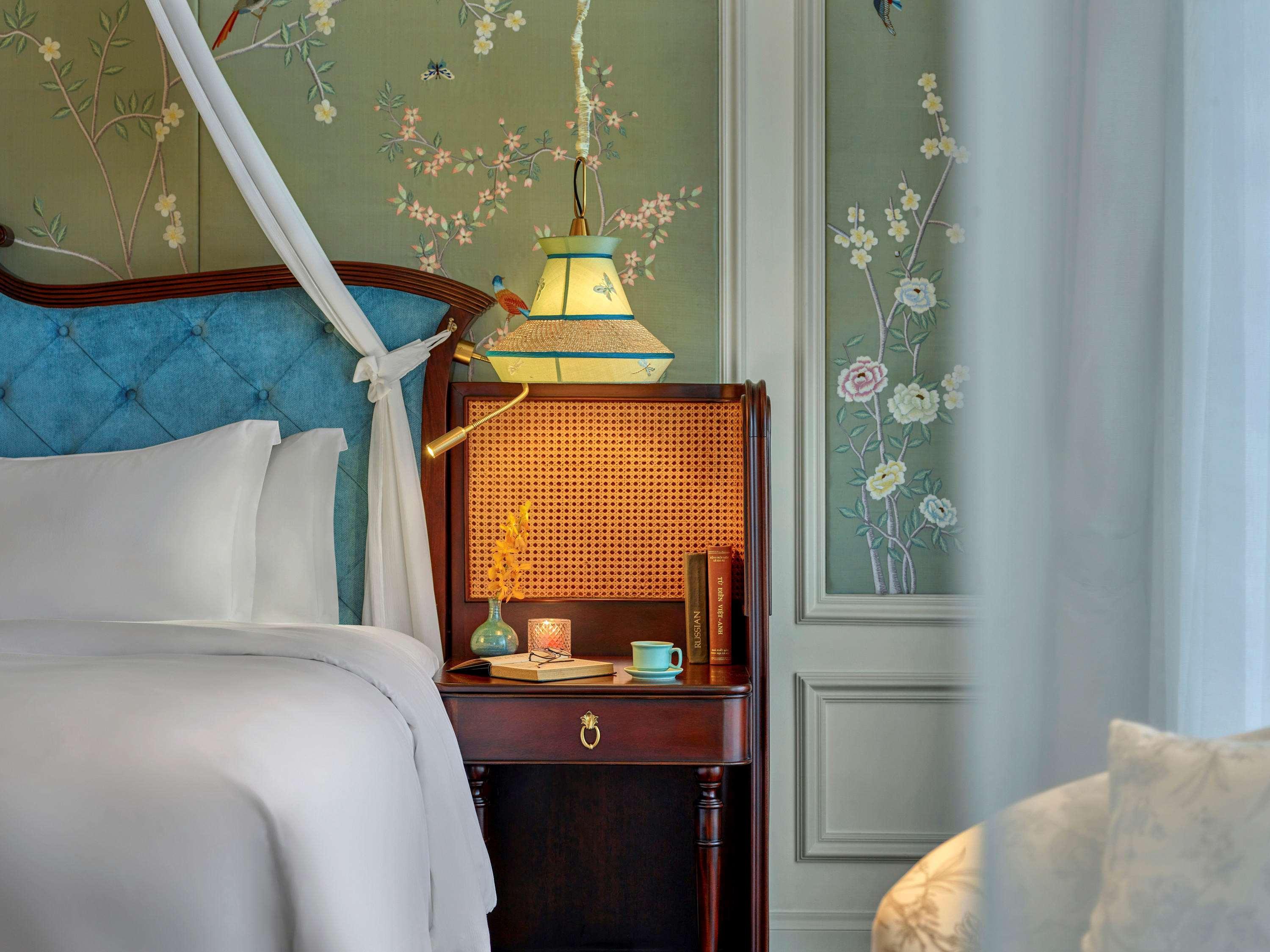 Hôtel Perle d'Orient Cat Ba - MGallery Chan Chau Exterior foto A bedroom at the Mandarin Oriental, Bangkok