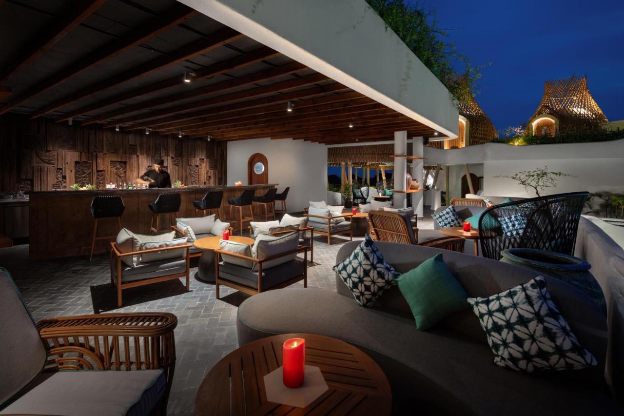 Hôtel Perle d'Orient Cat Ba - MGallery Chan Chau Exterior foto The Deck at The Standard, East Village