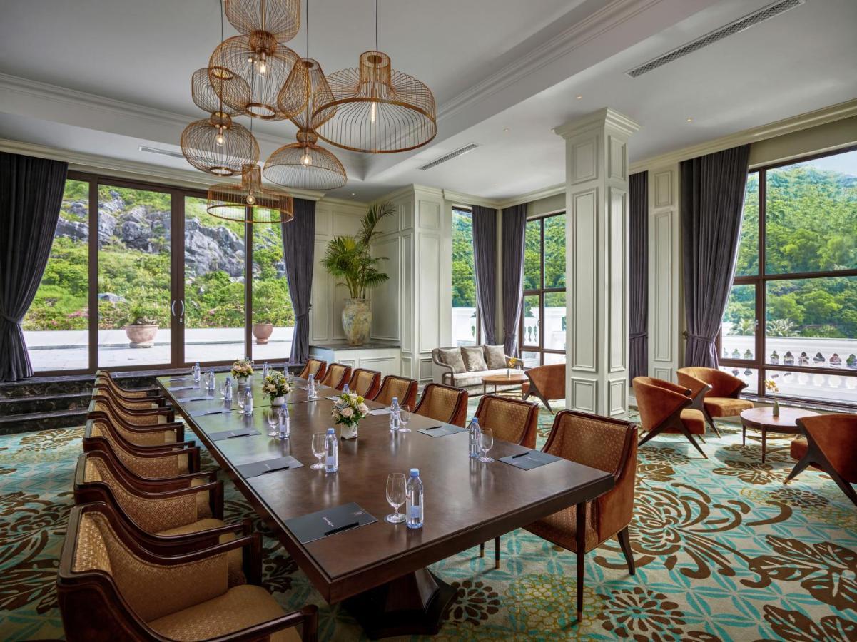 Hôtel Perle d'Orient Cat Ba - MGallery Chan Chau Exterior foto Meeting room at The Westin Da Lat